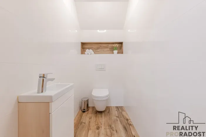 Prodej obchodního prostoru, Jeseník, nám. Svobody, 356 m2