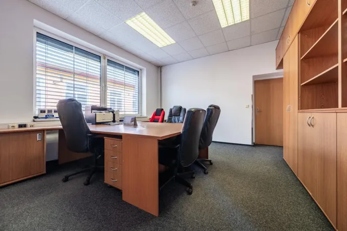 Pronájem kanceláře, Vestec, Vídeňská, 69 m2