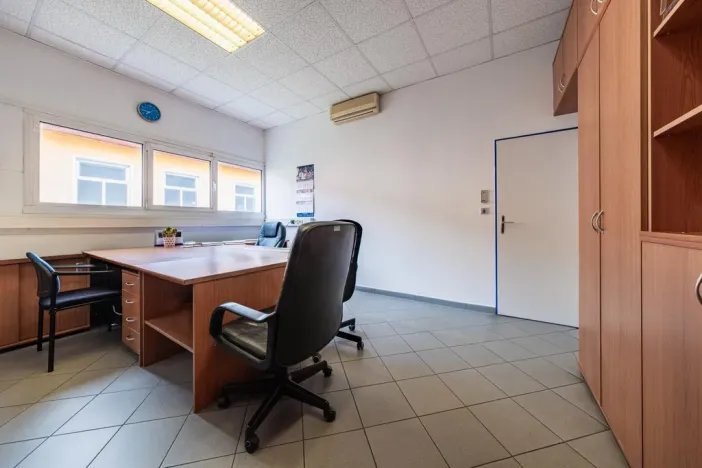 Pronájem kanceláře, Vestec, Vídeňská, 51 m2