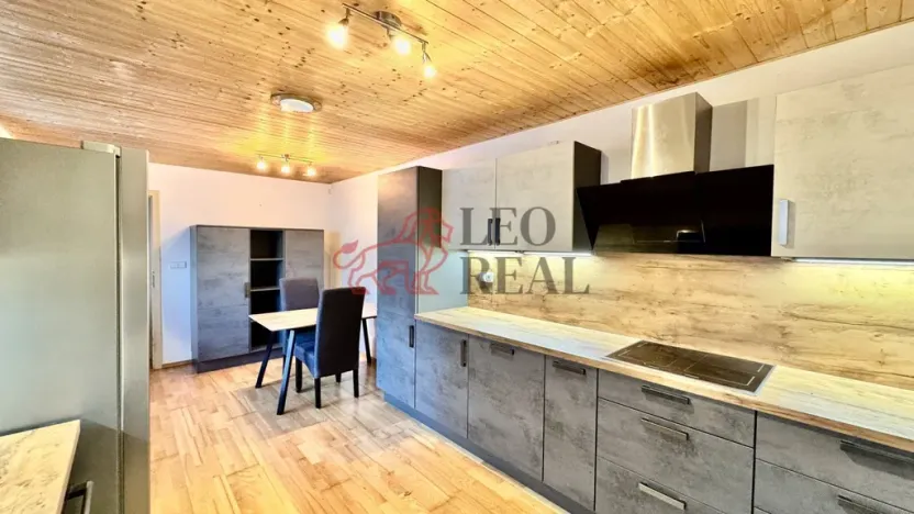 Prodej rodinného domu, Lopeník, 250 m2