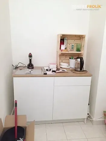 Pronájem kanceláře, Praha - Bubeneč, Eliášova, 25 m2