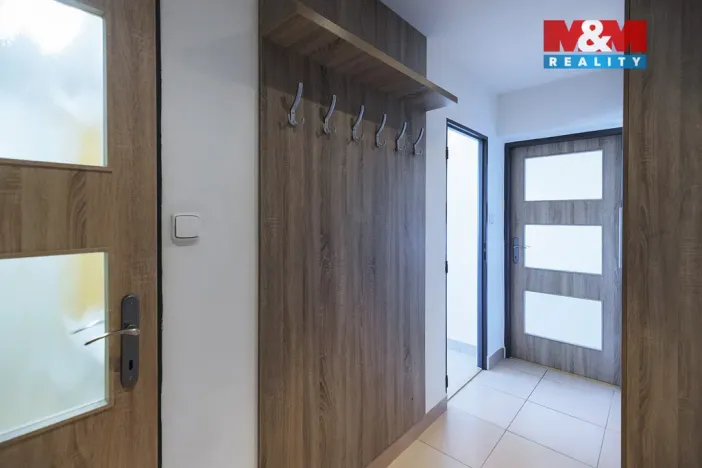 Pronájem bytu 1+1, Plzeň - Doubravka, Železničářská, 41 m2