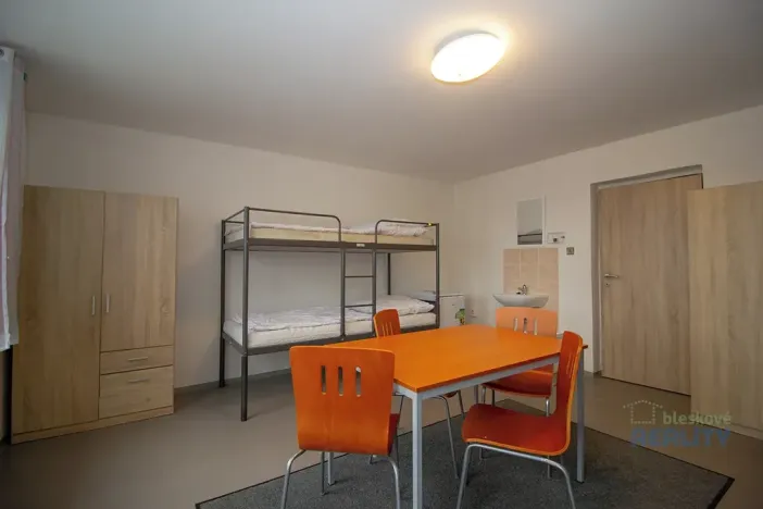 Pronájem ubytování, Přerov nad Labem, 445 m2