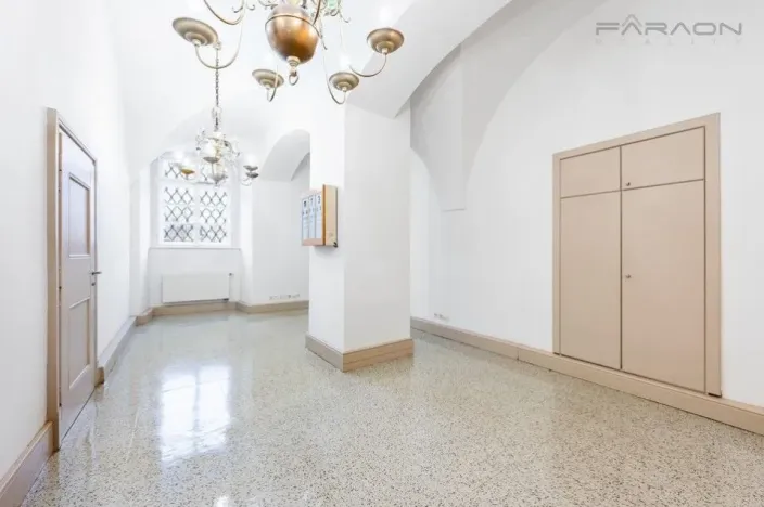 Pronájem komerční nemovitosti, Praha - Hradčany, Hradčanské náměstí, 106 m2