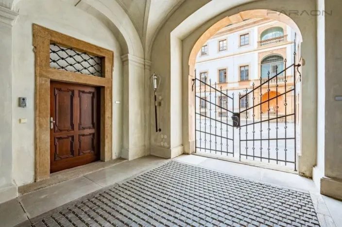 Pronájem komerční nemovitosti, Praha - Hradčany, Hradčanské náměstí, 106 m2