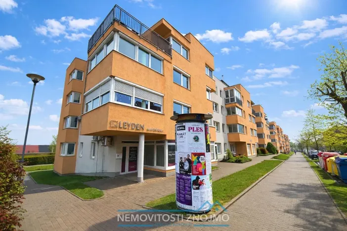 Pronájem garáže, Znojmo, Jarošova, 18 m2