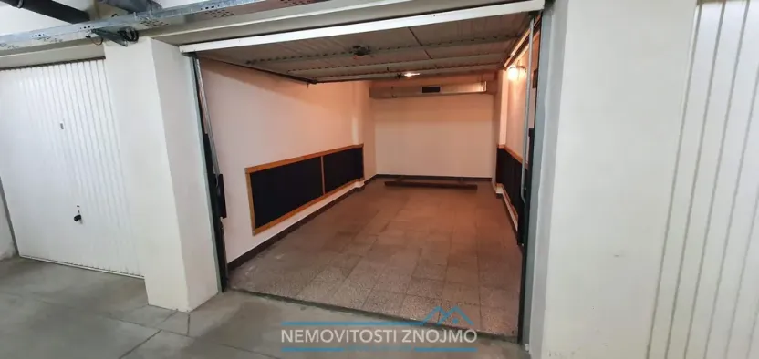 Pronájem garáže, Znojmo, Jarošova, 18 m2