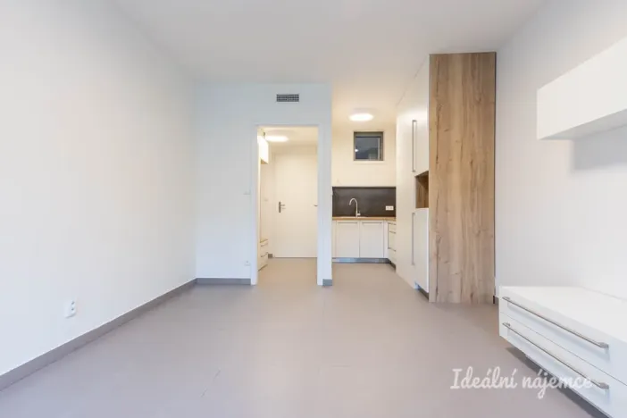 Pronájem bytu 1+kk, Praha - Košíře, Hlaváčkova, 33 m2