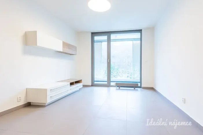 Pronájem bytu 1+kk, Praha - Košíře, Hlaváčkova, 33 m2