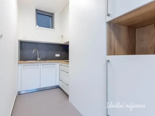 Pronájem bytu 1+kk, Praha - Košíře, Hlaváčkova, 33 m2