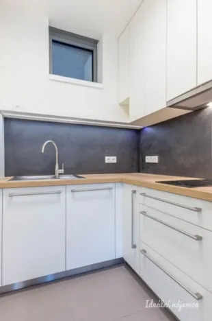 Pronájem bytu 1+kk, Praha - Košíře, Hlaváčkova, 33 m2