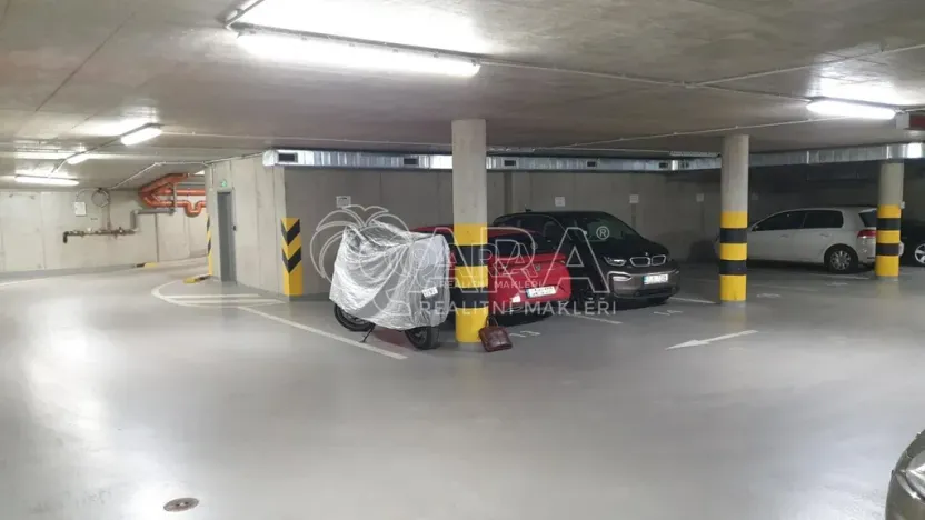 Pronájem garážového stání, Praha - Žižkov, Baranova, 14 m2