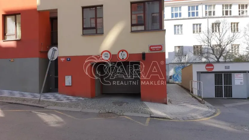 Pronájem garážového stání, Praha - Žižkov, Baranova, 14 m2