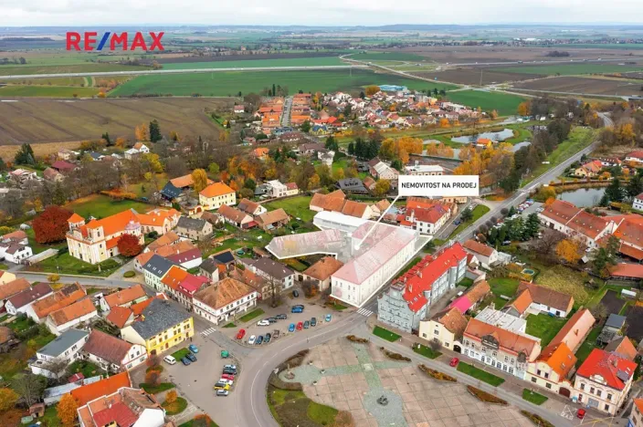 Prodej komerční nemovitosti, Dašice, náměstí T. G. Masaryka, 2490 m2