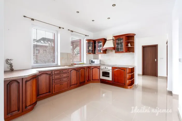 Pronájem bytu 4+1, Šestajovice, Sukova, 204 m2