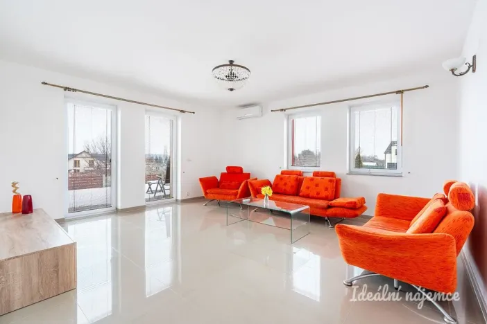 Pronájem bytu 4+1, Šestajovice, Sukova, 204 m2