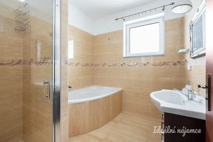 Pronájem bytu 4+1, Šestajovice, Sukova, 204 m2