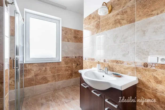 Pronájem bytu 4+1, Šestajovice, Sukova, 204 m2