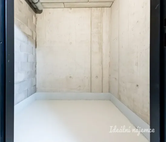 Pronájem bytu 1+kk, Praha - Malešice, Mölzerova, 30 m2