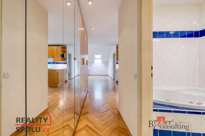 Pronájem bytu 2+kk, Praha - Vyšehrad, Neklanova, 52 m2