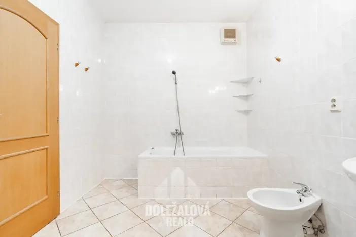 Pronájem bytu 4+1, Praha - Hostivař, Na Groši, 111 m2