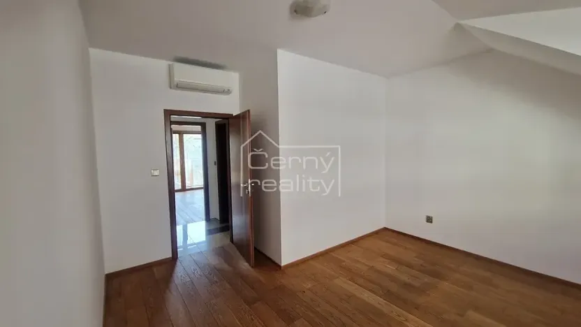 Pronájem bytu 4+kk, Pardubice, V Ráji, 350 m2