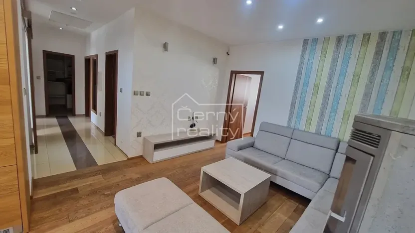 Pronájem bytu 4+kk, Pardubice, V Ráji, 350 m2