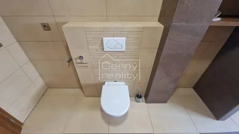 Pronájem bytu 4+kk, Pardubice, V Ráji, 350 m2