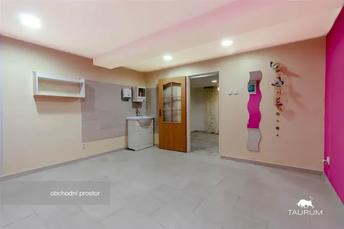 Prodej obchodního prostoru, Karlovy Vary, Vítězná, 147 m2