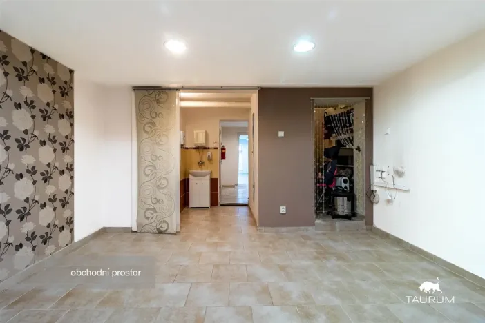 Prodej obchodního prostoru, Karlovy Vary, Vítězná, 147 m2