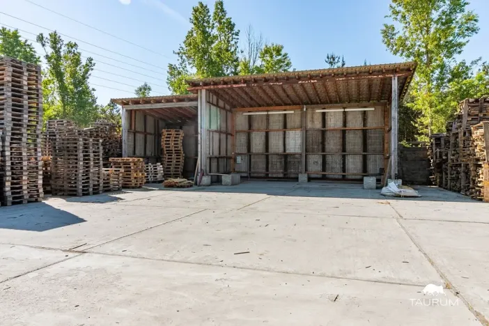 Prodej výrobních prostor, Vojkovice, 12027 m2