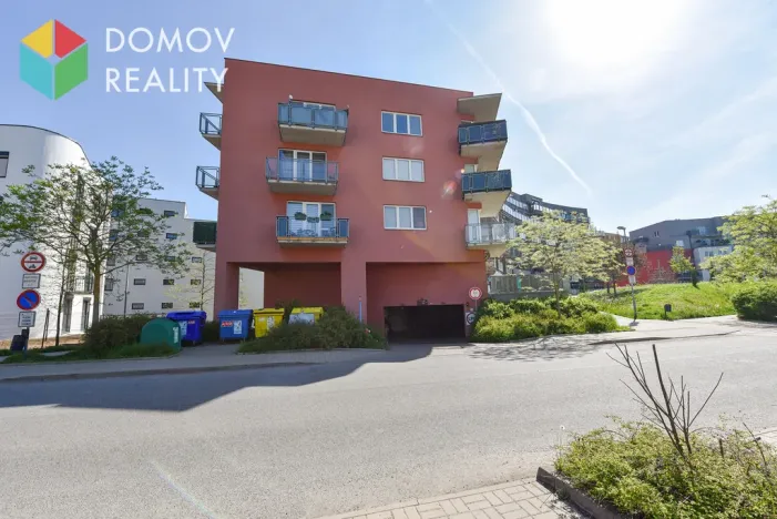 Pronájem garážového stání, Beroun, Nepilova, 1300 m2