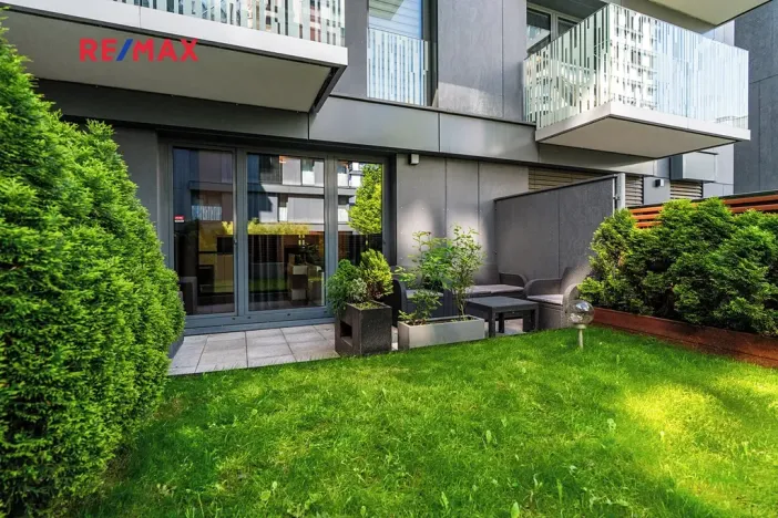 Pronájem bytu 1+kk, Praha - Žižkov, Olšanská, 37 m2