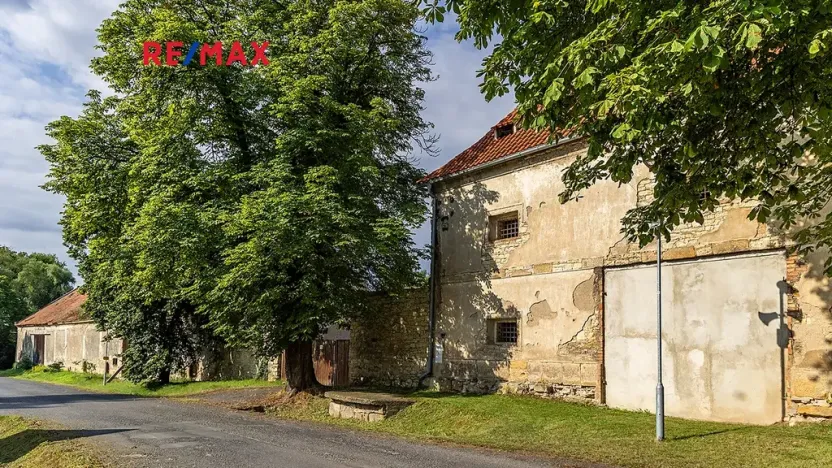 Prodej zemědělského objektu, Počedělice, 2500 m2