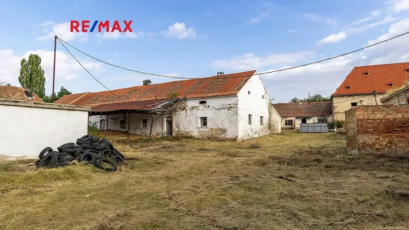 Prodej zemědělského objektu, Počedělice, 2500 m2