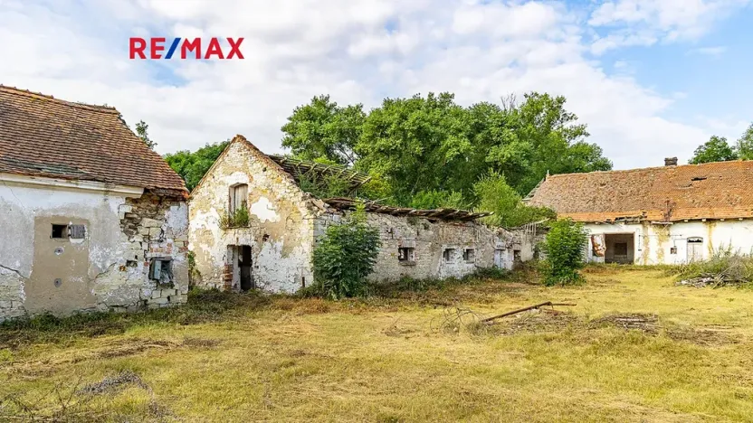 Prodej zemědělského objektu, Počedělice, 2500 m2