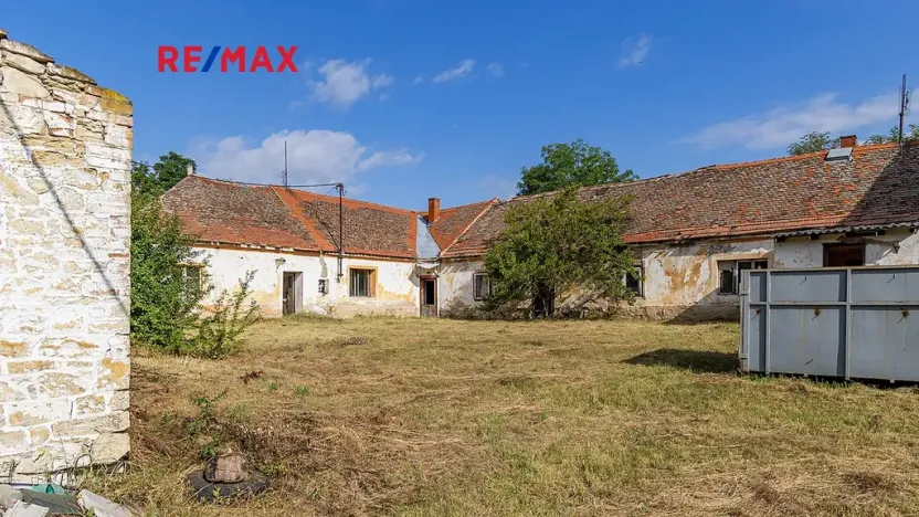 Prodej zemědělského objektu, Počedělice, 2500 m2