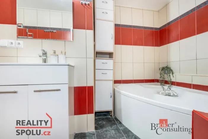 Prodej bytu 3+1, Hradec Králové - Nový Hradec Králové, Mandysova, 77 m2