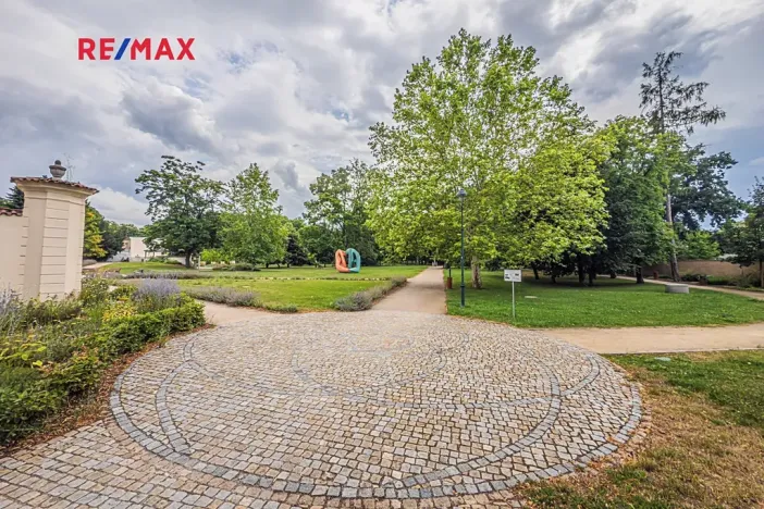 Prodej rodinného domu, Praha - Dolní Počernice, Listopadová, 302 m2