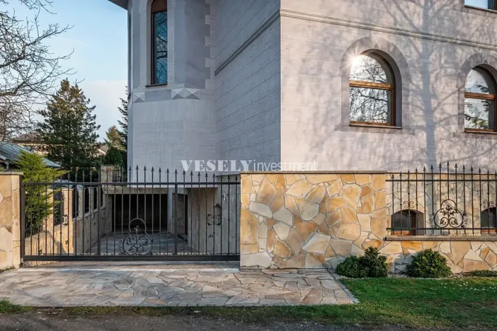 Prodej vily, Praha - Klánovice, 700 m2