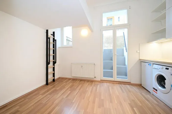 Pronájem bytu 1+kk, Praha - Smíchov, Radlická, 15 m2
