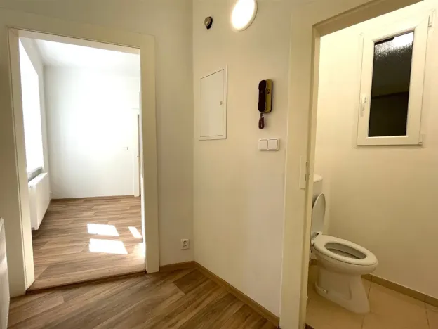 Pronájem bytu 2+kk, Praha - Nusle, U křížku, 37 m2