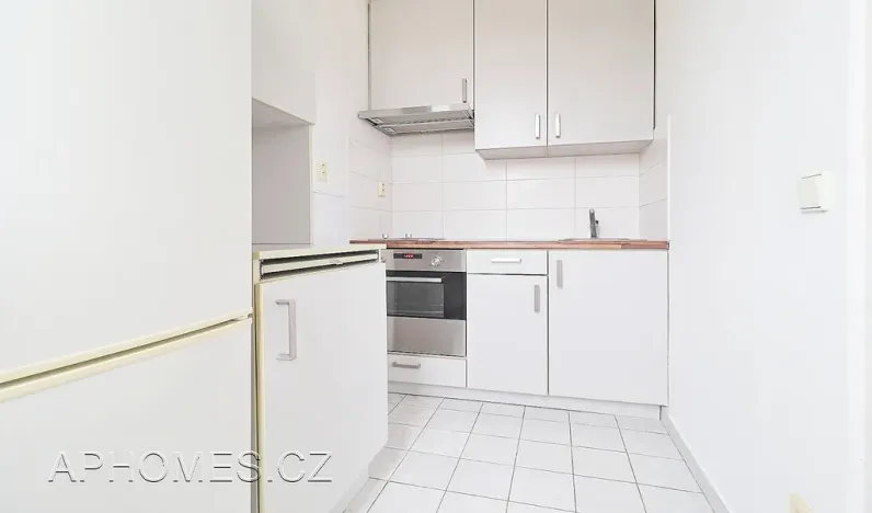 Pronájem bytu 1+kk, Praha - Nusle, U čtyř domů, 32 m2