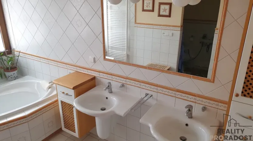 Prodej rodinného domu, Jesenice, Vestecká, 369 m2