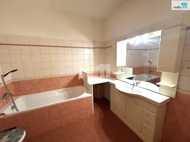 Pronájem bytu 2+kk, Praha - Vysočany, Kolbenova, 82 m2