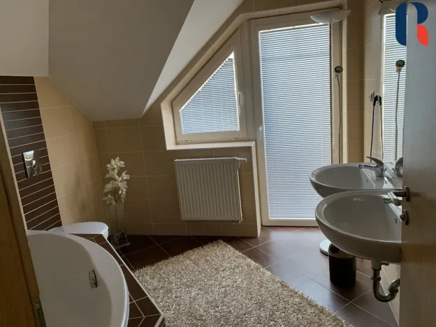 Pronájem rodinného domu, Praha - Dolní Chabry, Klášterecká, 173 m2