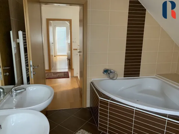 Pronájem rodinného domu, Praha - Dolní Chabry, Klášterecká, 173 m2