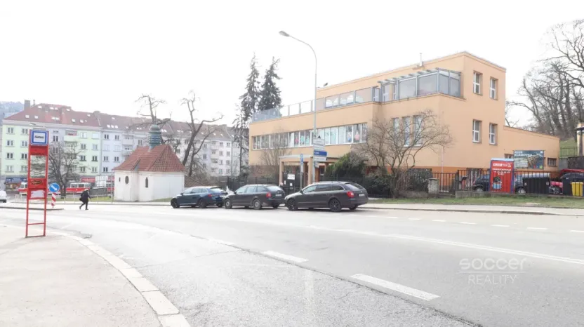 Pronájem garážového stání, Praha - Smíchov, Na Hřebenkách, 15 m2