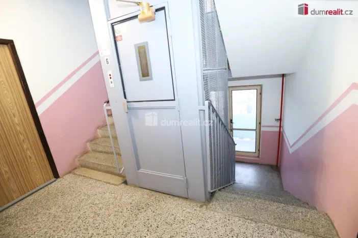 Pronájem bytu 1+1, Sokolov, Křížová, 41 m2