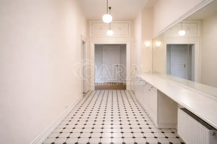 Pronájem bytu 4+1, Praha, Pařížská, 151 m2